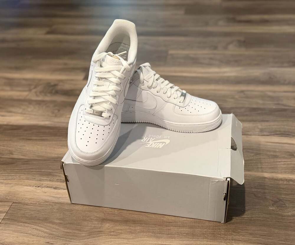 Nike Air Force 1 '07 Triple White Sneakers Size 10-Brand New